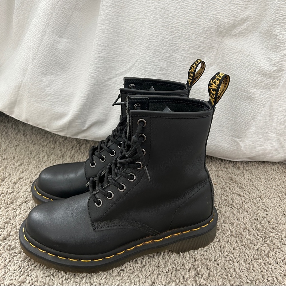 Black DR MARTENS